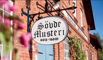 Gravensteiner, vars ursprung är osäkert, har varit känd sedan 1669.