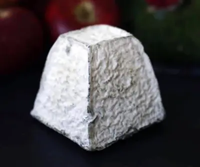 Petit Valençay -- en utsökt getost från Frankrike.