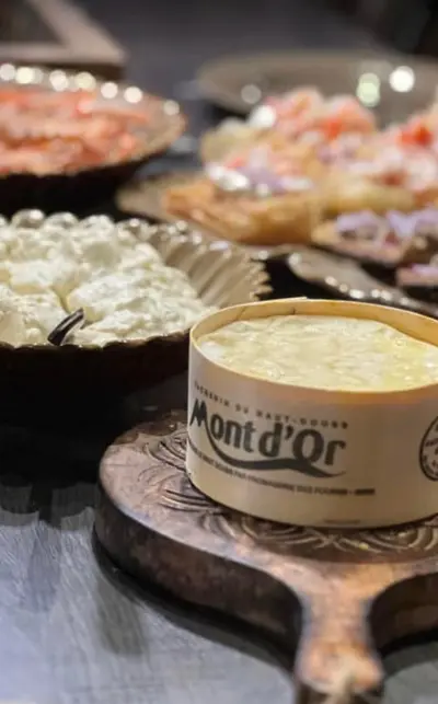 Mont d'Or -- den eftertraktade franska ostfonduen i trälåda.