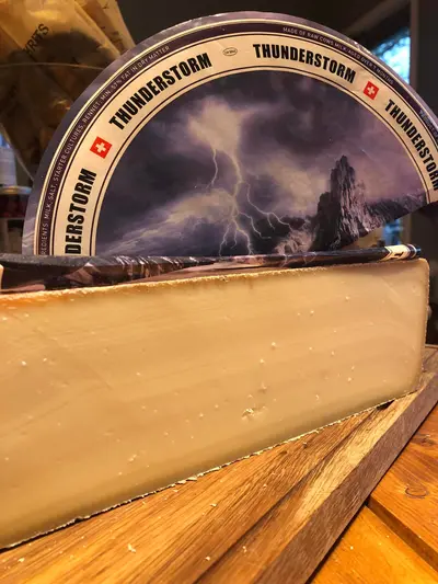 Gwitterchäs eller "Thunderstorm" från Toggenburg, Schweiz.