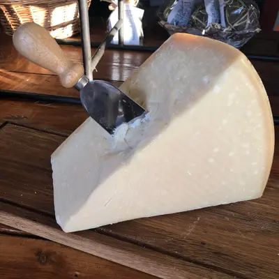 Parmesanskålar med Skagenröra -- en aptitretare med härligt lagrad…