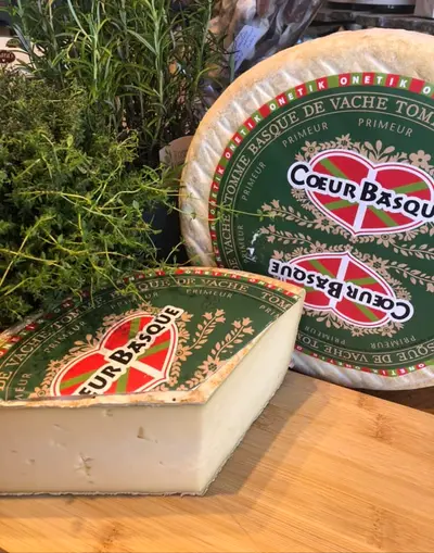 Coeur Basque, eller fransk bondost som den kallas i Sverige, är en…