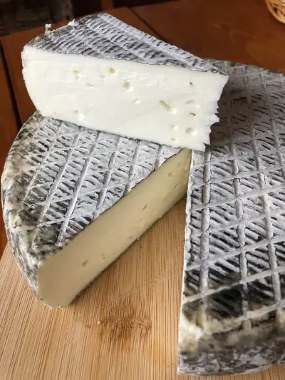 Dolcetoma - En ljuvlig getmjölks-brie.
