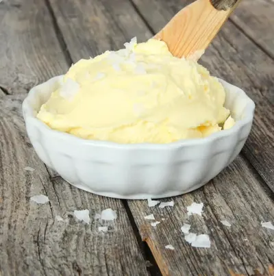 Hemgjort bredbara smör med Gunnarshögs Gårds Rapsolja.