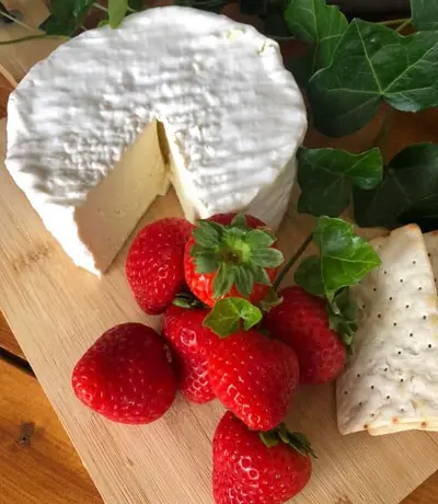 Drottning Silvias favoritost, Brillat Savarin, passar alldeles…