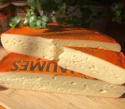 Chaumes produceras av Fromageries de Chaumes i Jurancon, som ligger…