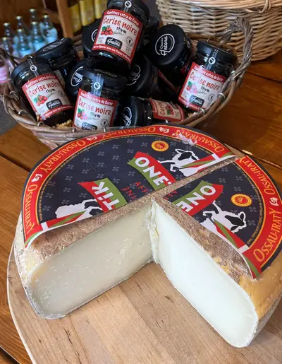 Ossau-Iraty är en fransk fårost som produceras i Ossau-dalen i Béarn…